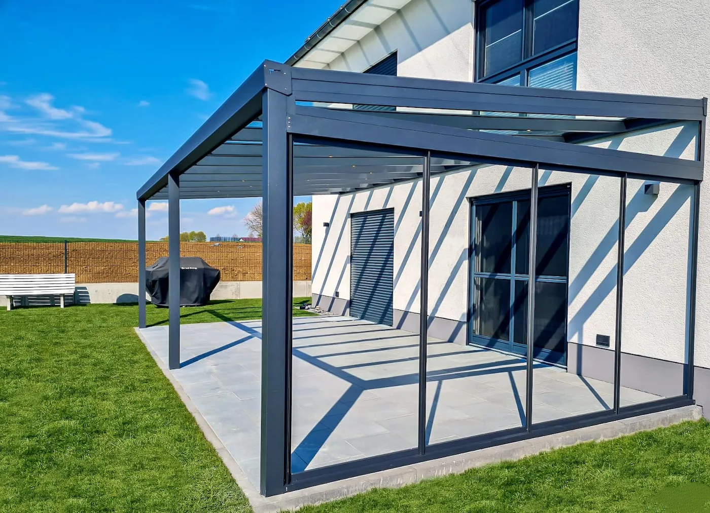 Markilux Markisen und Sonnenschutzlösungen Weisse Terrassenmarkise